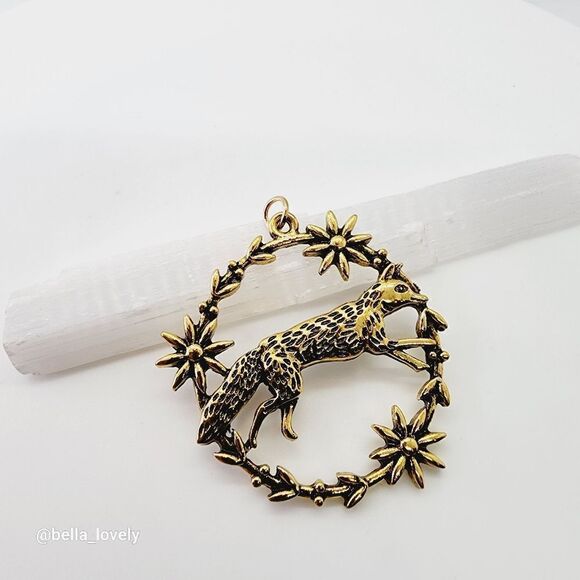 Adorable! Gold Toned Fox Spring Floral Flower Daisy Pendant 1.92" Gift Present - Picture 3 of 3